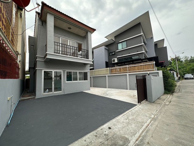 ขายบ้านเดี่ยว 2 ชั้น ซอยเพชรเกษม 68 แยก 37 Sell a detached house Phetkasem 68 Yak 37 ขนาด 37.7 ตรว. พร้อมอยู่ ราคาพิเศษ 