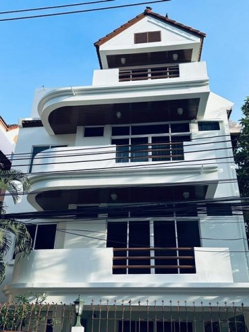 HR 10337 ให้เช่าบ้านเดี่ยว 4 ชั้น 5 ห้องนอน ย่านพร้อมพงษ์ ซอยสุขุมวิท 31 ตกแต่งพร้อมเฟอร์นิเจอร์ ใกล้ BTS พร้อมพงษ์