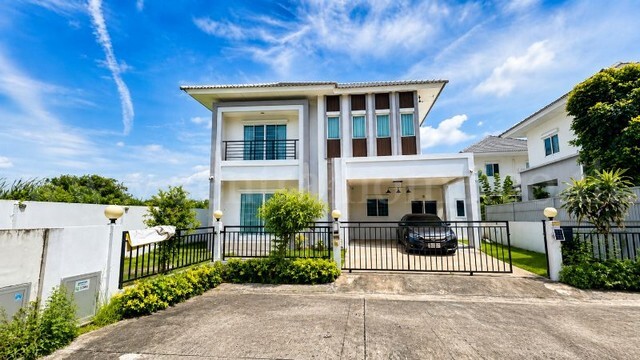 ขายด่วน บ้านเดี่ยว ลลินทาวน์ แลนซีโอ คริป ลาดกระบัง - สุวรรณภูมิ หลังมุม พร้อมอยู่ เป็นส่วนตัวสูงสุด