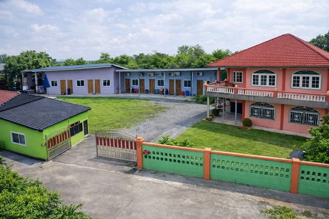  บ้านเดี่ยว 2ชั้น 6นอน 6น้ำ พร้อมโกดังโรงงานและลานจอดรถ ตลาดอ้อมน้อย 1.4กม. ถนนพุทธสาคร 255 ตร.ว.  500 ตร.ม.