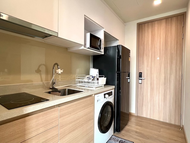 Noble Around Sukhumvit 33 Safe Convenient 19th Floor BTS PhromPhong