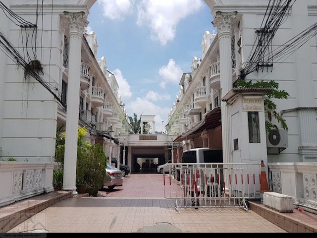 ให้เช่าทาวน์โฮมหรู 4 ชั้น 250 ตร.ม.  โครงการ Leo Classic Place ใจกลางทองหล่อ 49 ใกล้โรงพยาบาลสมิติเวช สุขุมวิท 