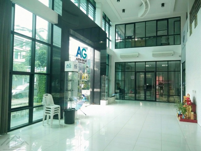 ขายอาคารพาณิชย์ 4 ชั้น พร้อมลิฟต์ มีชั้นดาดฟ้า ขนาด 1,700 ตรม หลังหัวมุม บนถนนคู้บอน เหมาะกับธุรกิจทุกประเภท