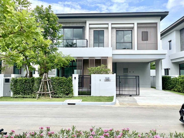  ให้เช่าบ้านเดี่ยว 4 ห้องนอน 4 ห้องน้ำ หน้าบ้านทิศเหนือ บางกอก บูเลอวาร์ด บางนา กม 5