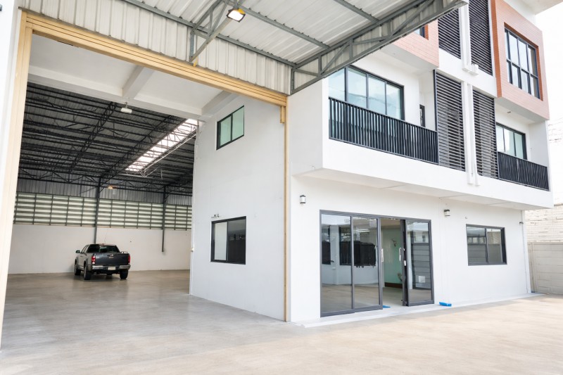 โกดังพร้อมออฟฟิศ 3 ชั้น สร้างใหม่ 4นอน 4 น้ำ 470 ตร.ม. ลำลูกกา คลองสามใกล้ตลาดลำลูกกาพลาซ่า 850 ม.