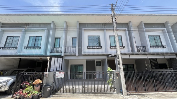 ราคาพิเศษ ทาวน์เฮ้าส์ บริทาเนีย วงแหวน - จตุโชติ ราคาถูก ไม่เคยเข้าอยู่