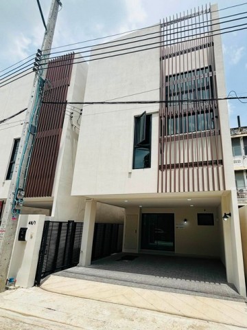 T26-859 ให้เช่า ทาวน์เฮ้าส์ Oak House สุขุมวิท 101-1 ชั้นทั้งหมด 3 ชั้น ใกล้กับ ใกล้ BTS อุดมสุข & True Digital Park ห้องนอน 3 ห้อง ห้องน้ำ 3 ห้อง