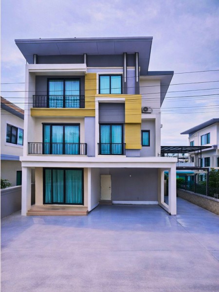 แยกจตุโชติ วัชรพล-สุขาภิบาล5 28-34 คฤหาสน์ 5นอน  3 ชั้น 4 น้ำ 50 ตร.ว. 200 ตร.ม. ให้เช่า สายไหม 1.3 กม.