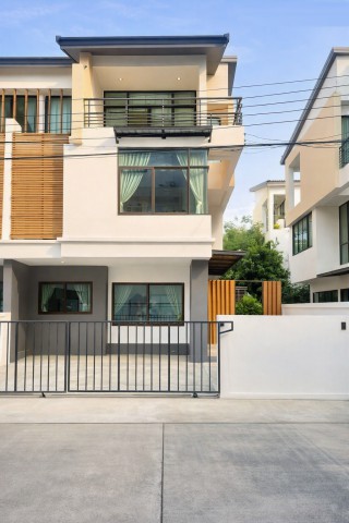 ท่าอิฐ บ้าน 3ชั้น 3นอน 4น้ำ ใกล้ดีไซน์วิลเลจ ราชพฤกษ์ 750ม. 320ตร.ม.พร้อมเฟอร์ฯ MRTบางรักใหญ่ 980ม.