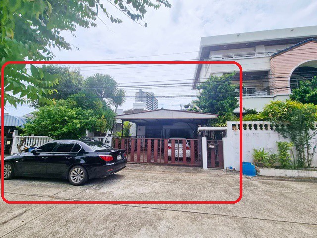 สุขุมวิท105  บ้านเดี่ยวชั้นเดียว  3นอน 2 น้ำ บางนา-ตราด 10-20 ลาซาล33-37 ติดBITECบางนา  ตลาดดวงพลอย 900 ม 70 ตร.วา.280 ตร.ม.