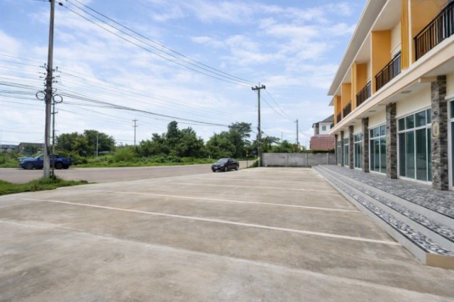 อุดรธานี อาคารพาณิชย์ 2 ชั้น 6คูหา 2นอน 2น้ำ ท็อปส์ หนองหาน 400 ม. 44ตร.วา. ใกล้โกลบอลเฮ้าส์ หนองหาน 400 ม.
