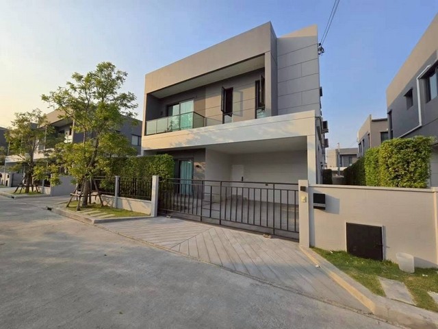 ให้เช่าบ้านเดี่ยว 2 ชั้น 55.5 ตรว. 4 ห้องนอน โครงการ Centro บางนา ใกล้เมกะบางนา เฟอร์พร้อมเข้าอยู่