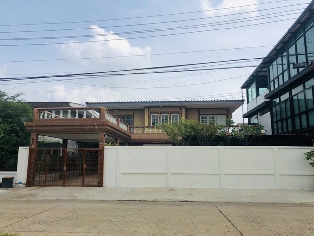 T26-305 ขาย บ้าน - ห้องนอน 4 ห้อง ห้องน้ำ 3 ห้อง ใกล้กับ The walk เกษตรนวมินทร์ / เดอะซิตี้อเวนิว 10800000 บาท กรุงเทพ