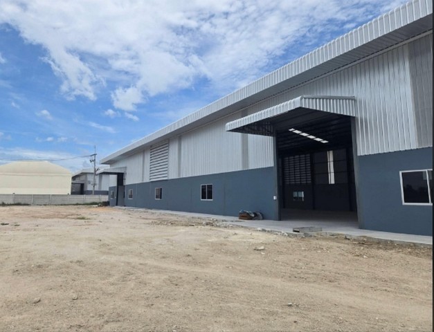 ขายโรงงานพื้นที่สีเหลือง  2 ไร่ โกดัง 950 ตารางเมตร  รถใหญ่เข้าสะดวก ต.หนองบอนแดง อ.บ้านบึง