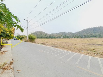 ขายที่ดินในเมืองกาญจนบุรี 15 ไร่ ด้านหน้าติดถนนลาดยาง ข้างหลังเห็นวิวภูเขา ใกล้แหล่งชุมชน 