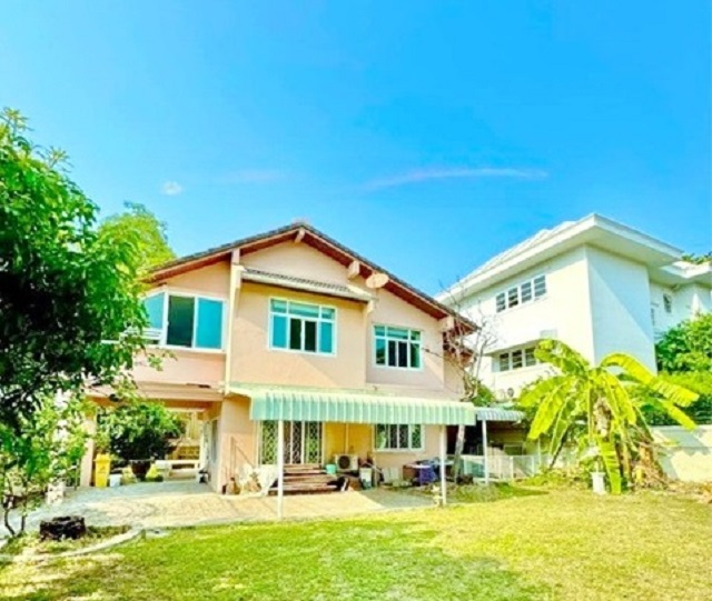 รักสัตว์  BTSทองหล่อ 2.49กม  บ้านเดี่ยว 2ชั้น 4 นอน MRTเพชรบุรี 2.16กม. 3 น้ำ ศูนย์วิจัย  50 ตร.ว..บ้านเดี่ยวสุดหรู BTSเอกมัย พระราม 9