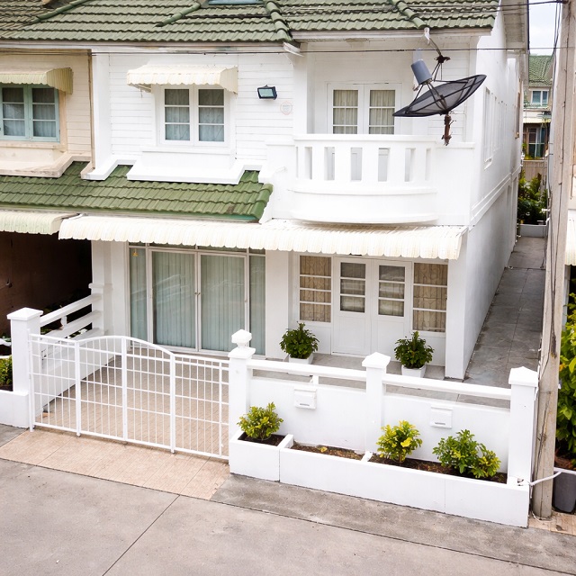 บิ๊กซี รังสิต-นครนายก 700ม.  ตลาดคลอง 4 1.2 กม.   สนามกอล์ฟกรุงกวีและคันทรีคลับ ธัญญะคลอง 4  ทาวน์เฮาส์ให้เช่า 2 ชั้น 3นอน 2น้ำ  