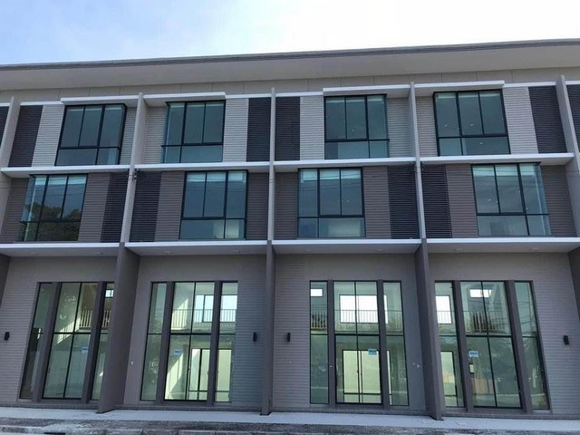 ให้เช่าสำนักงาน 3.5ชั้นโครงการ PATIO อ่อนนุช-ลาดกระบังใกล้ โรบินสัน และ พาซิโอ ลาดกระบัง  ถนน หลวงแพ่ง 