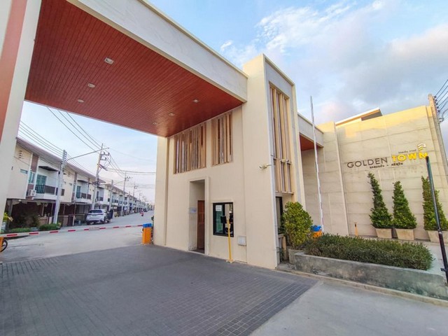 ขายทาวน์โฮม โครงการ มบ.โกลเด้น ทาวน์ แหลมฉบัง-ศรีสุวิช ชลบุรี FP-H01704 