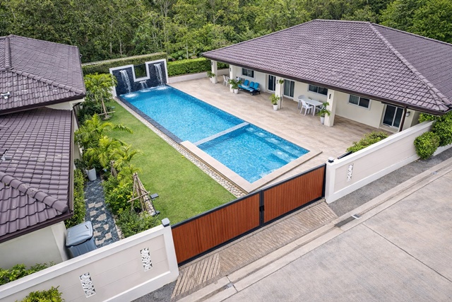 ใกล้ตลาดห้วยใหญ่ 900ม.  6นอน 215 ตร.ว. 600 ตร.ม. พรีเมียม เช่า Pool Villa บ้านเดี่ยวหรู สไตล์โมเดิร์น 7 น้ำ 