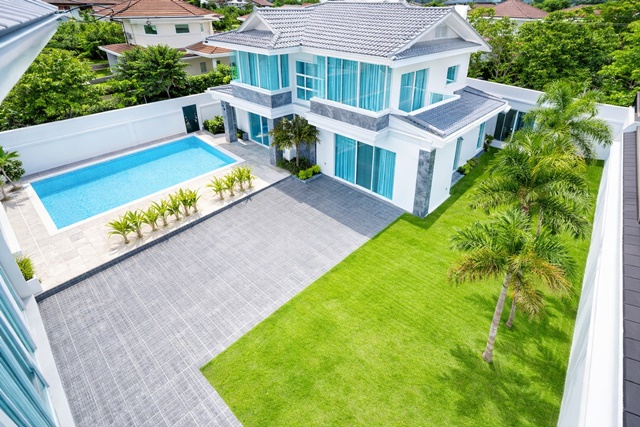 ใกล้ถนนชัยพฤกษ์   ให้เช่าบ้าน Pool Villa  5 นอน 102 ตร.ว. 300 ตร.ม. ถ.จอมเทียน AIRBNB น้ำ สระว่ายน้ำส่วนตัว เฟอร์ฯครบ  ตลาดชุมชน 800ม 