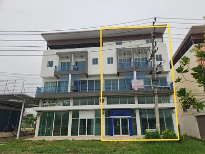 ขายตึกแถว / อาคารพาณิชย์ติดถนนมิตรภาพ ปากช่อง | ใกล้โรงพยาบาลกรุงเทพปากช่อง–โลตัส 300 ม. ต่อยอดที่พักรายวัน คลินิก หรือธุรกิจบริการ 