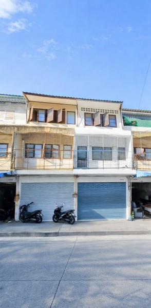 ใกล้เทศบาลบางเมือง 200 ม.ขนาด 20 ตร.ว. ใกล้ไทวัสดุ ศรีนครินทร์ 400 ม.  อาคารพาณิชย์ 3 ชั้น