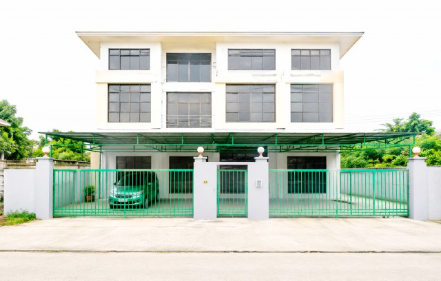 บ้านเดี่ยวบิ๊กซีสวนหลวง 1.5 กม. ใกล้พัฒนาการ  9นอน 7น้ำ 85 ตร.ว. 510 ตร.ม. ให้เช่าโฮมออฟฟิศ  3 ชั้น  เฉลิมพระเกียรติ 41-51