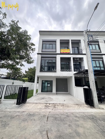 ขาย / เช่า ทาวน์โฮม 3 ชั้น หลังมุม ทำเลสุขุมวิท 113  หมู่บ้านลุมพินี ทาวน์เพลส สุขุมวิท–ศรีนครินทร์ พื้นที่ 29 ตร.ว. ME-283