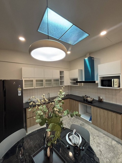 P777 ให้เช่าทาวน์เฮ้าส์ 2 ชั้น  ย่านพหลโยธิน 691 ใกล้ BTS สายหยุด 150 เมตร Renovated ใหม่ เหมาะทำธุรกิจ คาเฟ่ ร้านกาแฟ และอยู่อาศัย