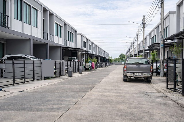 ทาวน์โฮม 2 ชั้นให้เช่า 3 นอน สะพานพระราม4 2.97กม. 2 น้ำ ชัยพฤกษ์-แจ้งวัฒนะ  ใกล้ตลาดสมบัติบุรี 2.9 กม.