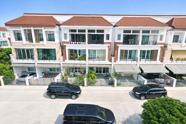  บ้านกลางเมือง 3 ชั้น สไตล์หรู 4 นอน  เดอะซีน ทาวน์ อิน ทาวน์  รัชดา เหม่งจ๋าย ประชาอุทิศ 