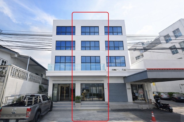 ถนนลาดพร้าว 112 ห้องน้ำอาคารพาณิชย์3.5ชั้น ให้เช่า 1-2นอน ใกล้แฮปปี้แลนด์300 ม.  210 ตร.ม. 7-121 เดอะมอลล์ บางกะปิ 800ม. MRTลำสาลี 900 ม.  