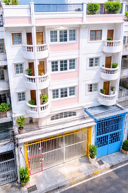 ฟู้ดแลนด์ ศรีนครินทร์ 350ม. บางจาก ใกล้MRT ศรีแบริ่ง 900 ม.อาคารพาณิชย์ 4.5 ชั้น 4 นอน 4 น้ำ  20 ตร.ว.350 ตร.ม. 