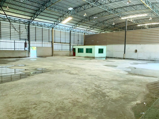 รถเทรลเลอร์ MRTรามอินทรา กม.6 900ม. นวลจันทร์  ใกล้เลียบด่วนเอกมัย รามอินทรา โกดังพร้อมออฟฟิศ 1 นอน 2 น้ำ  580ตร.ม. ใกล้แฟชั่น 2.5กม