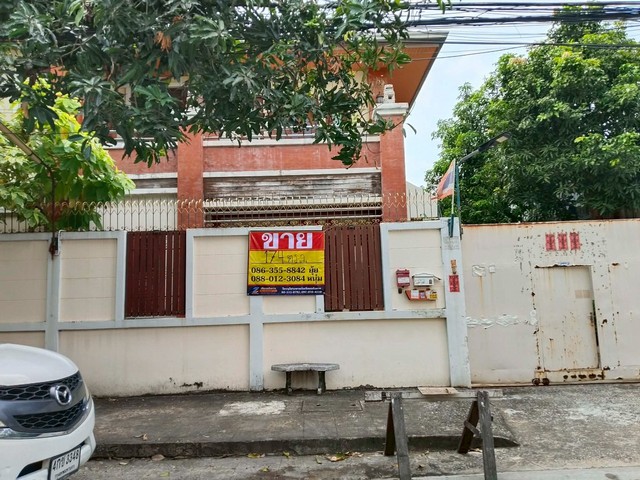 ายบ้าน พร้อมโรงงาน  174 ตารางวา  ซอยวชิรธรรมสาธิต 40  สุขุมวิท 101/1      ZT910 