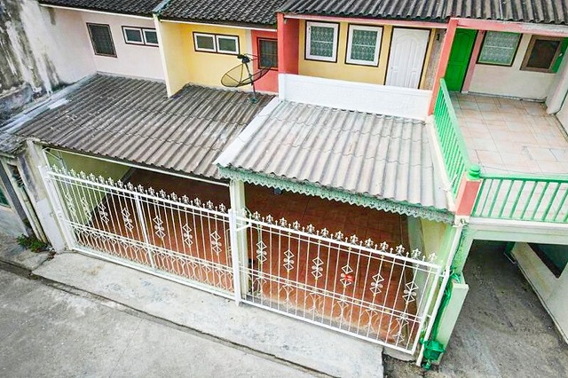 ใกล้ตลาดเมืองทอง 700 ม. พร้อมแอร์  ถ.แจ้งวัฒนะ MRTศูนย์ราชการเฉลิมพระเกียรติ 700ม. ทาวน์เฮาส์ 2ชั้น 3นอน 2น้ำ 24ตร.วา.192ตร.ม. 