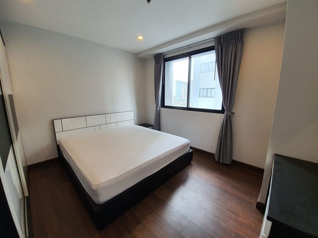 Vista Garden Sukhumvit 71 spacious safe 11th floor BTS Phra Khanong