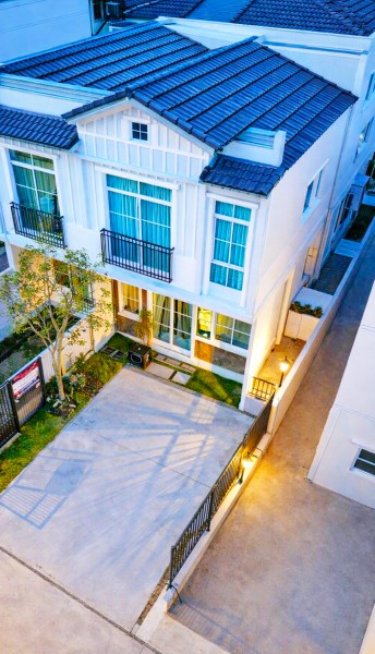 เมกาบางนา950ม. 20ตร.ว.บางนา-รามคำแหง2ให้เช่าทาวน์โฮม2ชั้น 2นอน3น้ำ  90 ตร.ม.เฟอร์ครบพร้อมเข้าอยู่แอร์3อินดี้