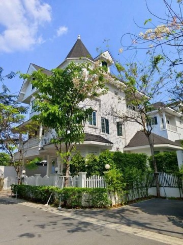 HR 10240 ให้เช่าวิลล่าสวยหลังใหญ่ 3 ชั้น 4 ห้องนอน โครงการแฟนตาเซีย วิลล่า4 ถนนศรีนครินทร์ บางนาตราด33 ใกล้เซ็นทรัลบางนา