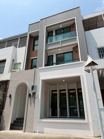 BH4292 ขายทาวน์โฮม 4.5 ชั้น Prominent Place สุขุมวิท 101 พร้อมลิฟต์ส่วนตัว ใกล้ BTS ปุณณวิถี