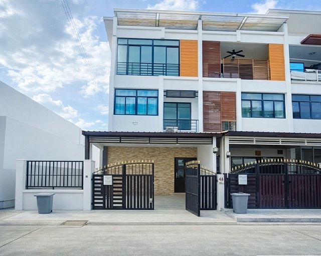 สาทร ตลาดกัลปพฤกษ์  ให้เช่าทาวน์โฮม 3 ชั้น 3 นอน 3 น้ำ ใกล้เดอะมอลล์ บางแค 2.8 กม. 25 ตร.ว. 300 ตร.ม