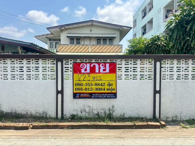 ขายที่ดิน  223 ตารางวา  พร้อมสิ่งปลูกสร้าง  ซอยบางกระดี่ 1 แยก2  แสมดำ  บางขุนเทียน   ZT915