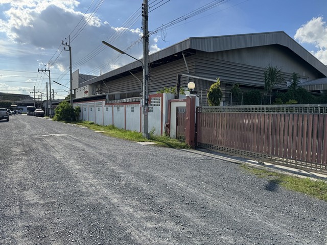 แบ่งโกดังโรงงานให้เช่า ขนาดพื้นที่ประมาณ 960 ตรม.( 24 x 40)  และที่ดินติดกัน 330 ตรว. เทียนทะเลซอย 7 