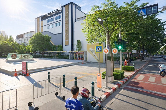 พร้อมที่จอดรถ ร้าน Salon สตูดิโอ BTSสะพานควาย 200ม ห้องน้ำ 44ตร.ม.ชั้น 4 อารีย์-สะพานควาย รร.สุรศักดิ์มนตรี 2.5 กม. 