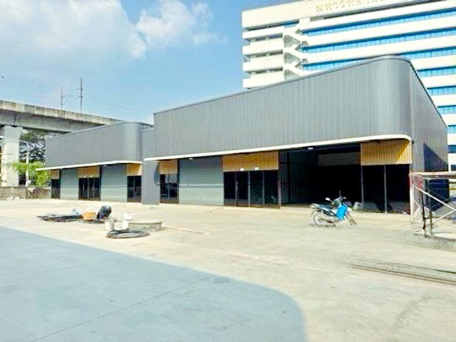 โกดังพร้อมออฟฟิศสร้างใหม่ ใจกลางเมือง ศรีนครินทร์ 10-20 ทำเลศักยภาพในย่านพระราม 9 พัฒนาการ  50 ตร.ว.  114–140 ตร.ม. ใกล้ม.เกษมบัณฑิต 800 ม. 