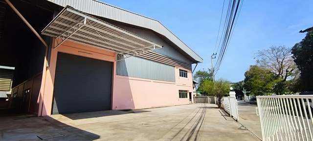 ให้เช่าโกดังแพรกษาสมุทรปราการ ให้เช่าโกดัง 692 ตารางเมตร พื้นที่สีม่วงลาย  ขอใบร.ง.4 ได้ ฟังก์ชันครบ พร้อมใช้งาน