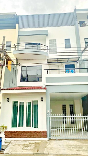 เหมาะกับอยู่อาศัย และทำธุรกิจโฮมออฟฟิศ 4 นอน 5 น้ำ 25 ตร.วา.300 ตร.ม. รร.นานาชาติบางกอกพัฒนา 1.2 กม.  MRT ศรีลาซาล 530ม.  ลาซาล