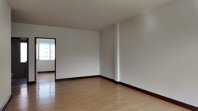  ขายทาวน์โฮม  3  ชั้น โครงการ ปริญ รามอินทรา-วัชรพล เขตบางเขน กรุงเทพ ห่างจาก ตลาดนัดเลียบด่วนรามอินทรา 4.6 กม.