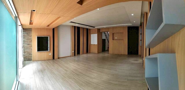 P2309 ให้เช่า ทาวน์เฮ้าส์ ย่านทองหล่อ เหมาะพักอาศัยและออฟฟิศ ใจกลางทองหล่อ 